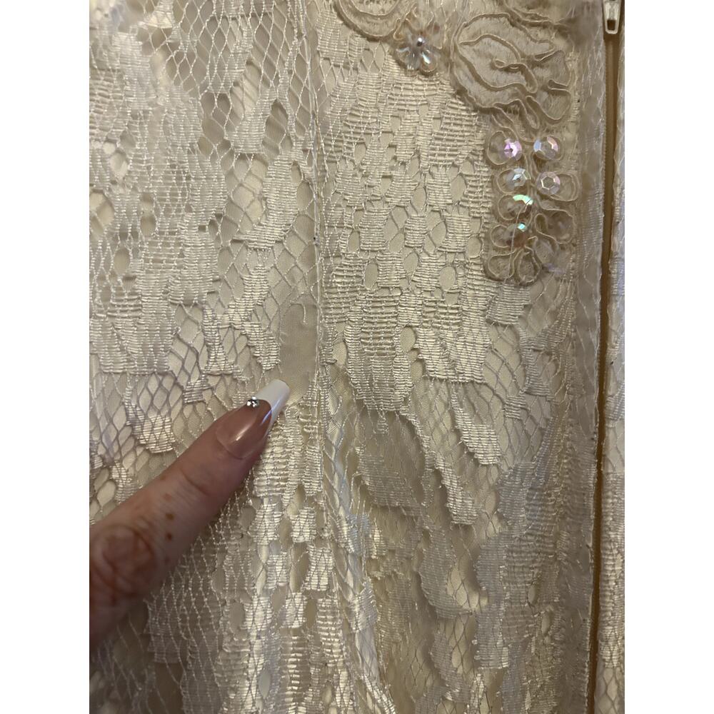 Vintage 1980s Lace Wedding Dress - Picture 9 of 10